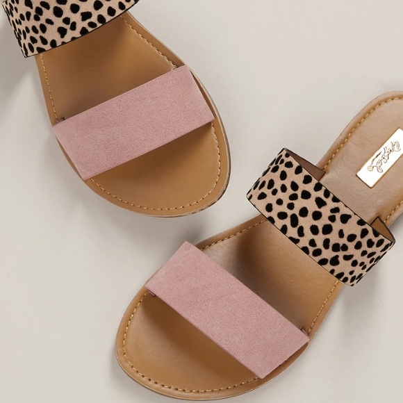 Qupid Shoes - HP✨ Leopard Double Band Flat Slide Sandals